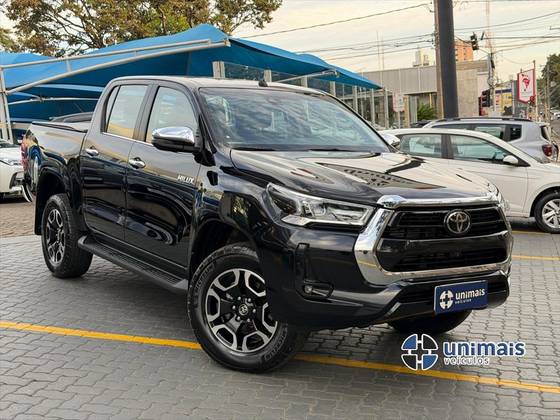 TOYOTA HILUX 2.8 D-4D TURBO DIESEL CD SRX 4X4 AUTOMÁTICO